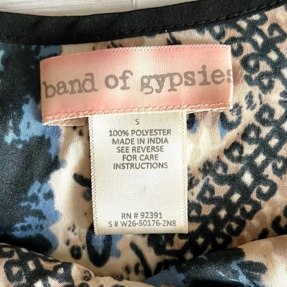 BAND OF GYPSIES BOG COLLECTIVE Women’s Silky Double Layer Romper Size Small - Picture 3 of 13